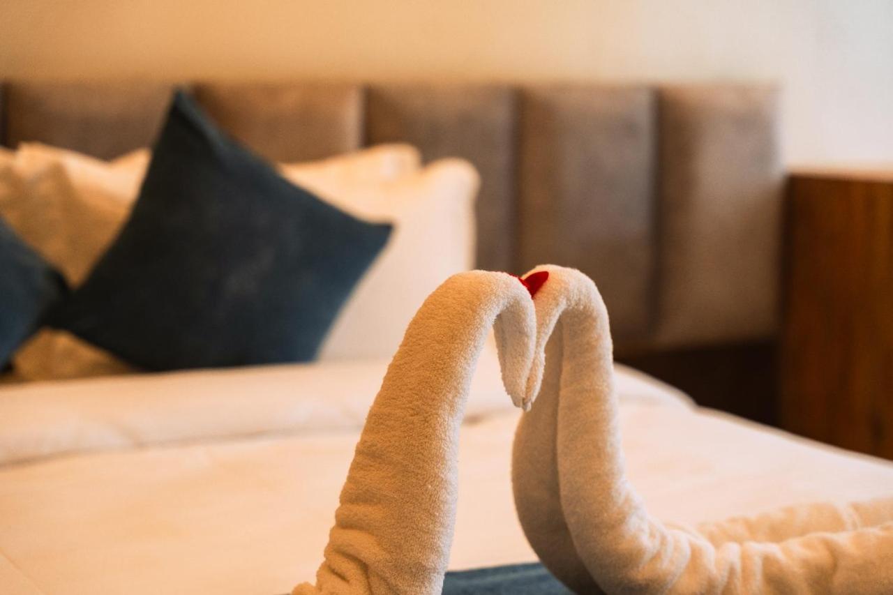 Hotel Kamrupa Guwahati Ngoại thất bức ảnh