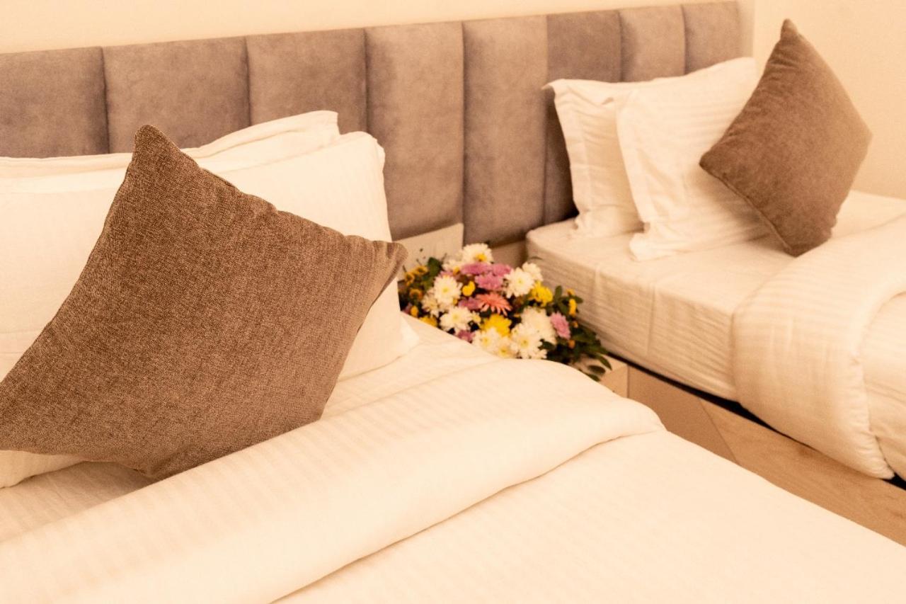 Hotel Kamrupa Guwahati Ngoại thất bức ảnh